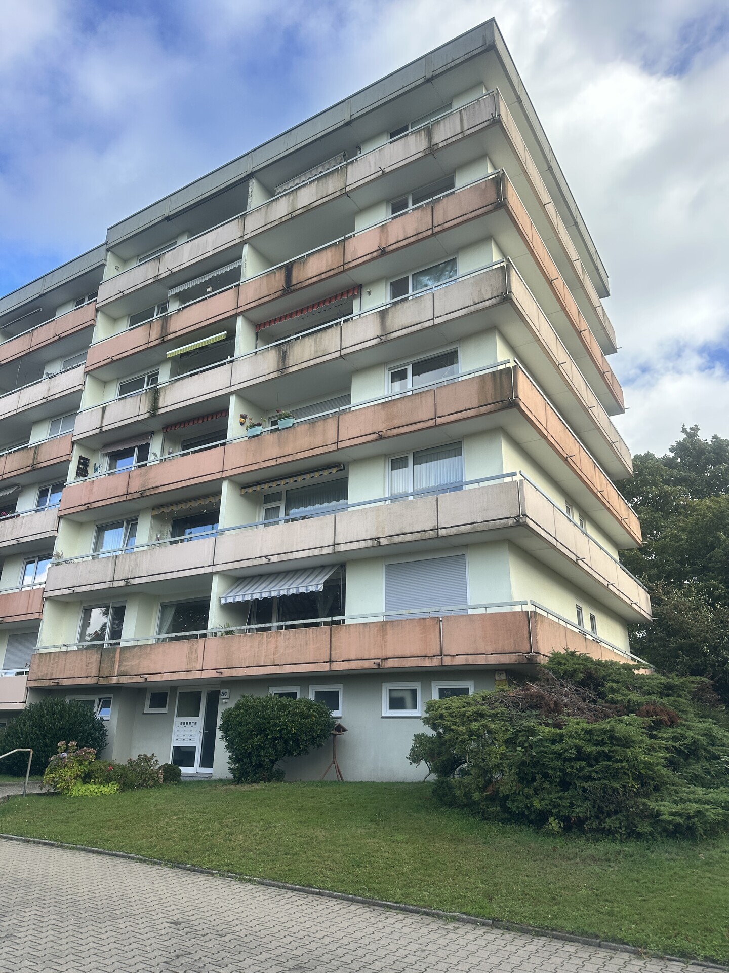 Gelegenheit in Cronenberg! 80 m², 3 ZIKDB, Balkon, Blick ins Grüne – Potenzial ohne Ende. Für Macher